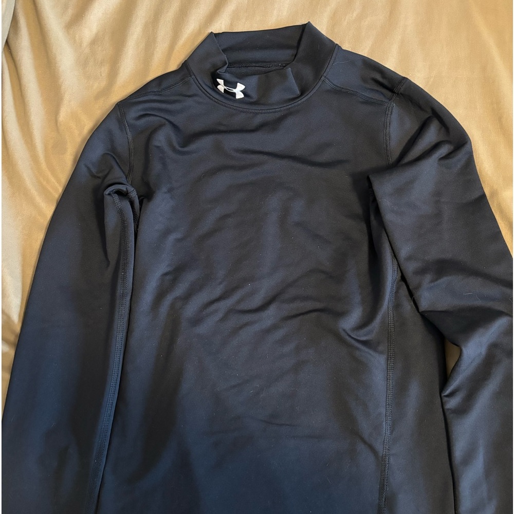black long sleeve sportswear top
